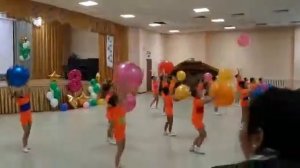 На большом воздушном шаре танец