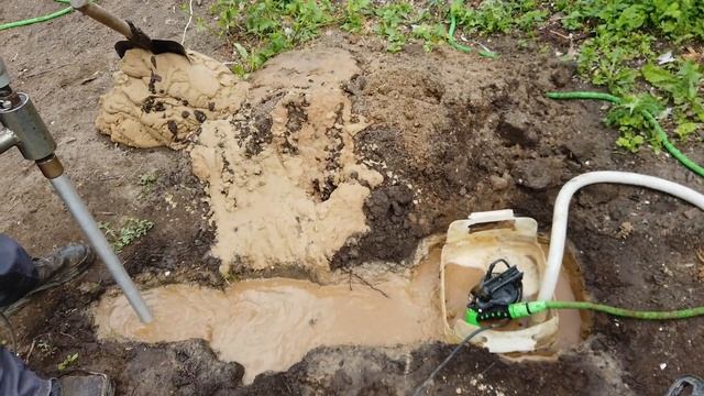 СКВАЖИНА НА ДАННОМ УЧАСТКЕ ГЛУБИНОЙ 15М - ВОДА С ЖЕЛЕЗОМ, ЗАПАХОМ?.НА 12М ОТЛИЧНАЯ ВОДА!? смотреть онлайн