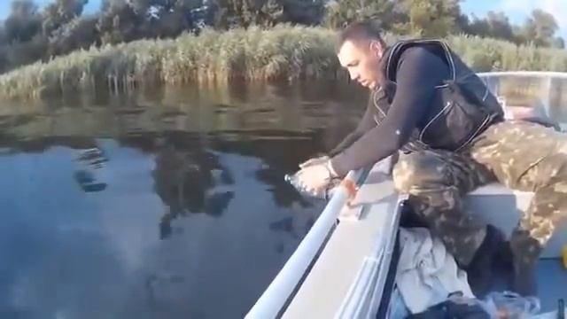 Ловля карпа, снасть на карпа подобие кружкам, интересно смотреть онлайн