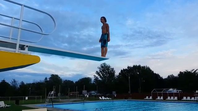 Zombie back flip off high dive смотреть онлайн