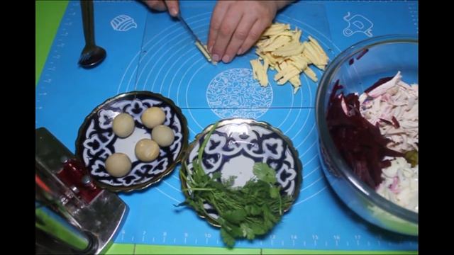 ХИТ САЛАТ 2022 за 12 МИНУТ! ЭТОТ САЛАТ СМЕТУТ СО СТОЛА ПЕРВЫМ ВЫ ТОЧНО ТАКОЙ САЛАТ НЕВИДЕЛИ! смотреть онлайн