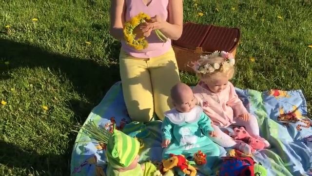 Плетём венки из одуванчиков смотреть онлайн