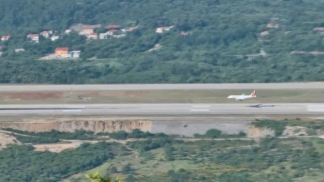 DUBROVNIK AIRPORT - landings and takeoff смотреть онлайн