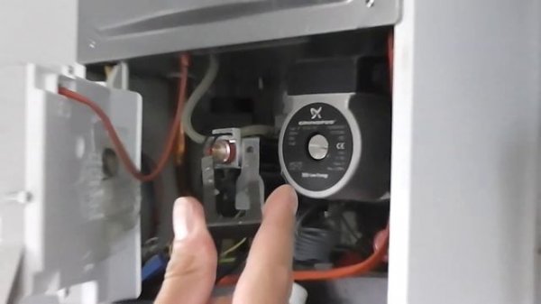 BAXI ECOFOUR 24F из крана течет холодная вода, хотя котел работает и огонь горит