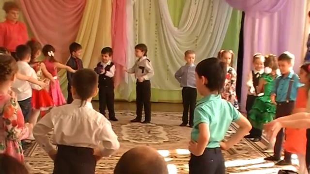 Весенний праздник 8 марта в старшей группе 2017! смотреть онлайн