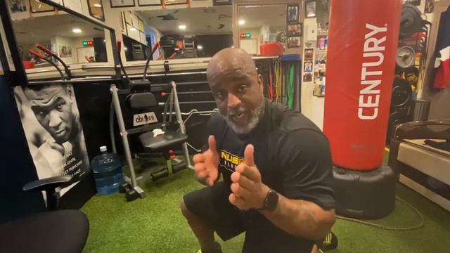 Easy Resistant Band Exercises Mixed With Kickboxing Cardio Burnout смотреть онлайн