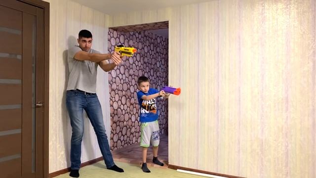 Nerf Game Monsters hands made their way into the house Руки монстры пробрались в дом смотреть онлайн