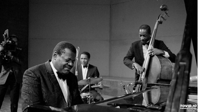 Oscar Peterson – Don't Get Around Much Anymore смотреть онлайн