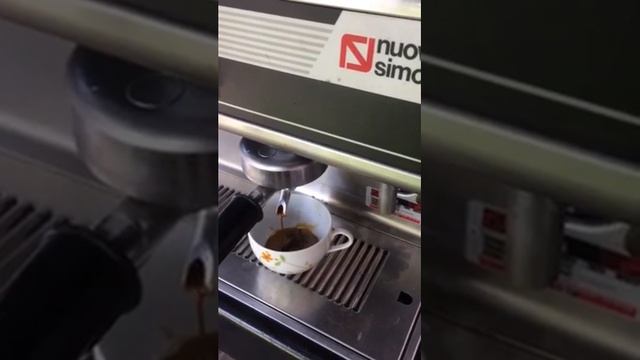 cafetera Nuova Simonelli funcionando смотреть онлайн