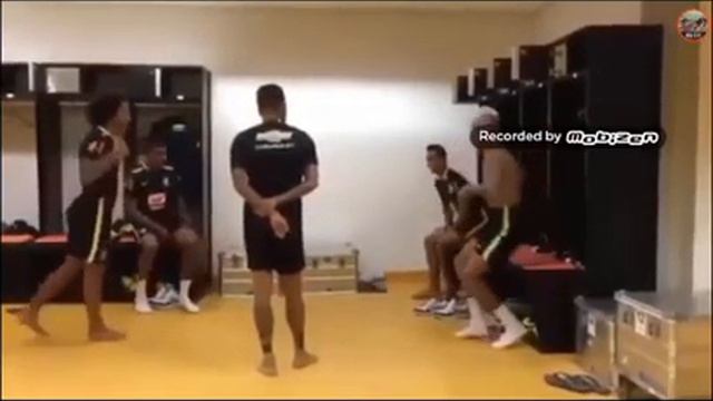 NEYMAR JR ARKADAŞLARIYLA DANS EDİYOR смотреть онлайн