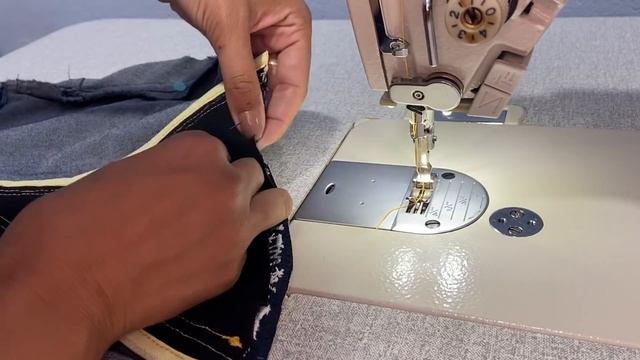 LINDA PEÇA ⭐️ FEITA COM CALÇA JEANS USADA E RENDA ⭐️? COSTURA PARA INICIANTE смотреть онлайн