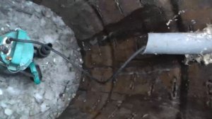 Дренажный приямок  с насосом спасает от потопа .