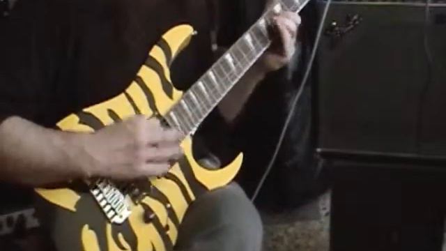Ibanez Tiger test on D. Purple Highway Star.AVI смотреть онлайн