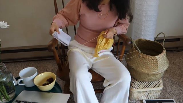 Knit a cardigan | 织毛衣 | I knitted a cropped sweater with puffy sleeve | 我用棒针织了一件镂空泡泡袖开衫 [SUB] смотреть онлайн