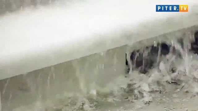 В Летнем саду попрощались с фонтанами смотреть онлайн