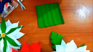 РОМАШКИ  ИЗ ГОФРИРОВАННОЙ БУМАГИ...