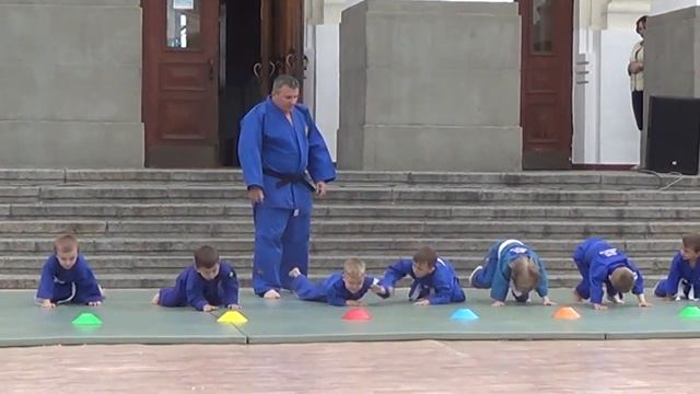 Малыши выходят на татами смотреть онлайн