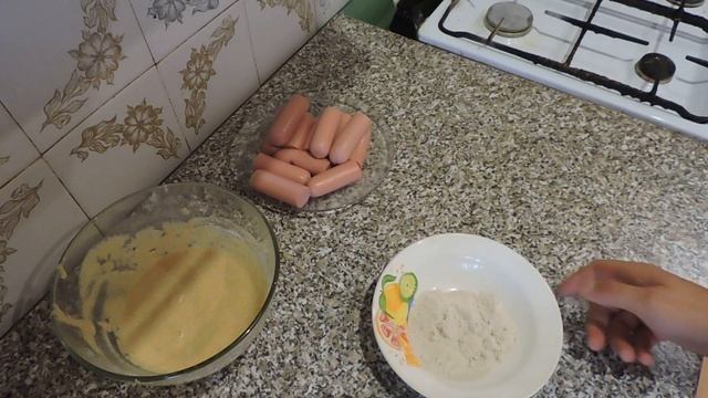 Корн-доги дома. Это популярный американский фастфуд. смотреть онлайн