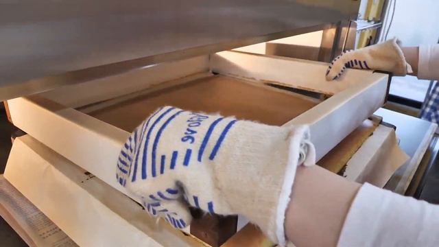 Нагасаки Кастелла в японском стиле, приготовленная из кипарисового дерева Корейская кухня