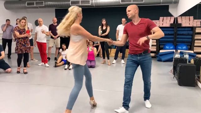 Алексей и Татьяна Прокопенковы - Demo Bachata Minsk Weekend 2021 (семинар для уровня до года) смотреть онлайн