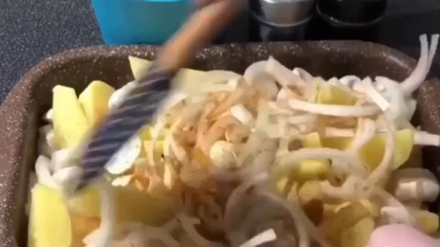 Куриные ножки с картофелем в духовке! / Простой рецепт | Кулинарим с Лерой смотреть онлайн