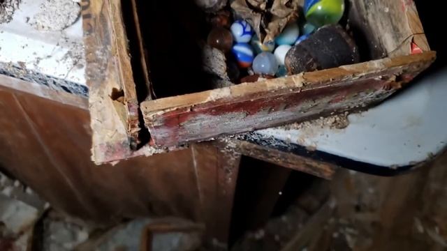 Abandoned for 30 Years | Found Trump Cigars | Abandoned Houses | Urban Exploring with Freaktography смотреть онлайн
