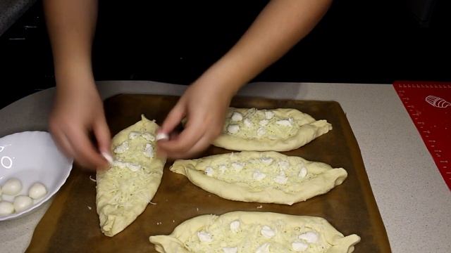 Хачапури по-аджарски. Простой и вкусный рецепт. Слоёное дрожжевое тесто. смотреть онлайн