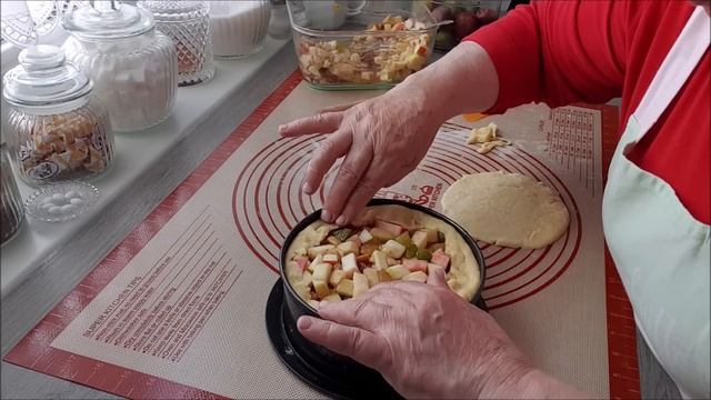 Закрытый яблочный пирог!Gedeckter Apfelkuchen! смотреть онлайн