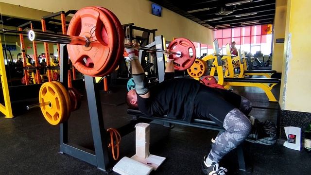 Д 1: Жим лежа эксцентрический (вниз на 8 счетов, вверх мощно), 100 кг, 4 подход. смотреть онлайн