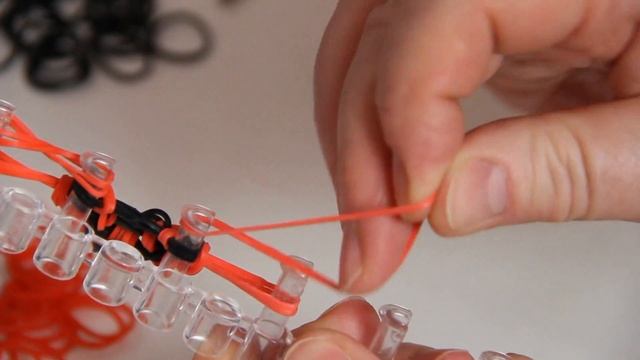 Как сделать браслет маленький дракон из резинок Rainbow Loom смотреть онлайн