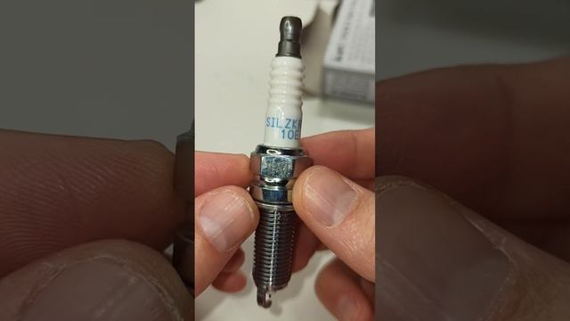 Свечи зажигания иридиевые NGK 93815 SILZKR6B10E для Hyundai Solaris и Kia Rio 1.6 литра смотреть онлайн