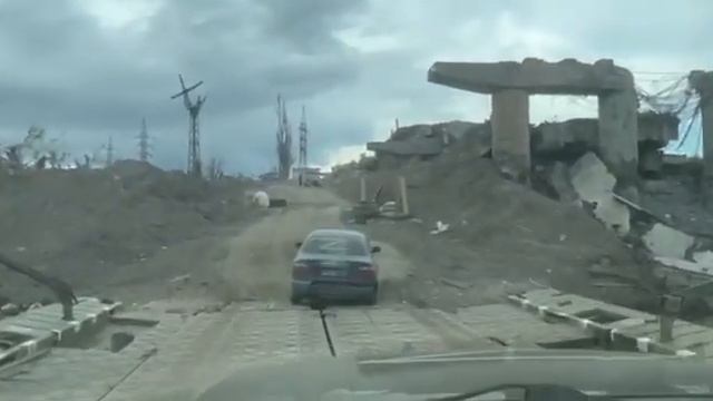 Нов временен мост между Северодонецк и Лисичанск. смотреть онлайн