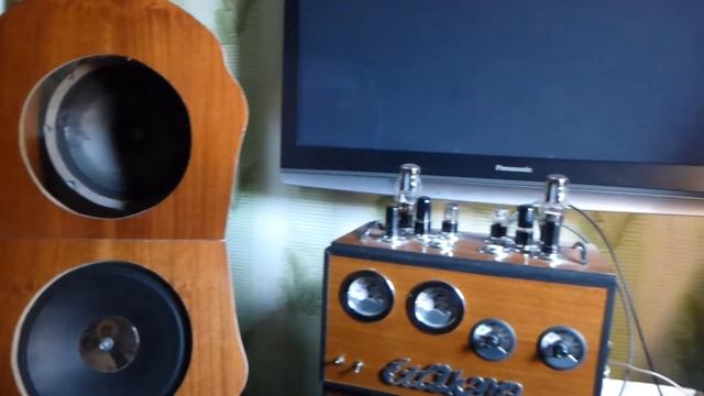 звук внешней звуковой карты Creative Xmod и лампового усилителя. смотреть онлайн