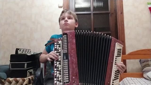 "Крейсер Аврора" или "Маленький город" на баяне смотреть онлайн