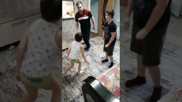 Как Мы с Сашей делаем зарядку! смотреть онлайн