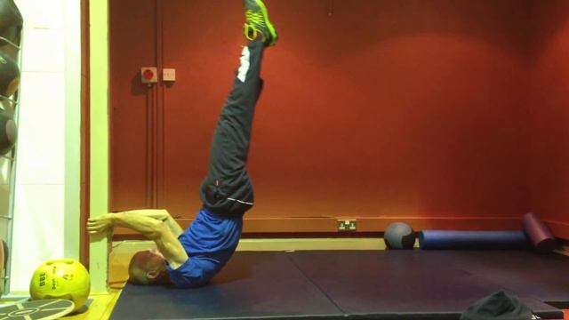 Dragon flags, age 56 core training for an ascent of the alpe d'huez смотреть онлайн