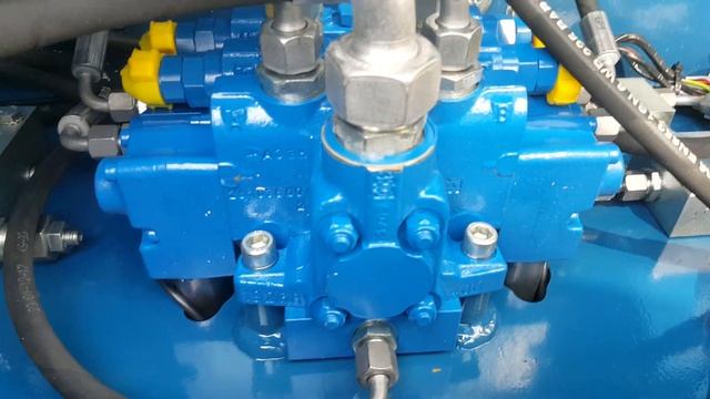 Мини погрузчик ANT1000 = Novotny Bobek 861. смотреть онлайн