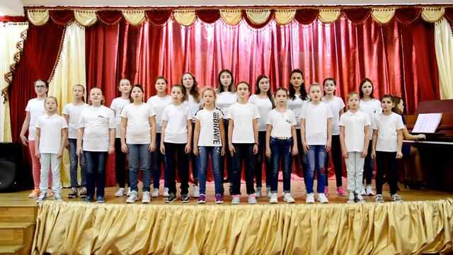 Хор средних и старших классов "Фантазия" - "Солнечная песенка" смотреть онлайн