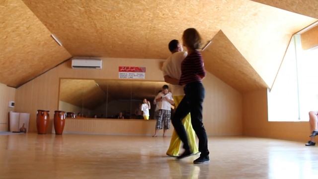 Salsa сложные фигуры - Puro Sabor - Денис Цыбка и Полина Сухих смотреть онлайн