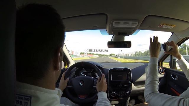 HOT LAP Renault Clio RS смотреть онлайн