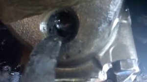 выбиваем пробки с коленвала