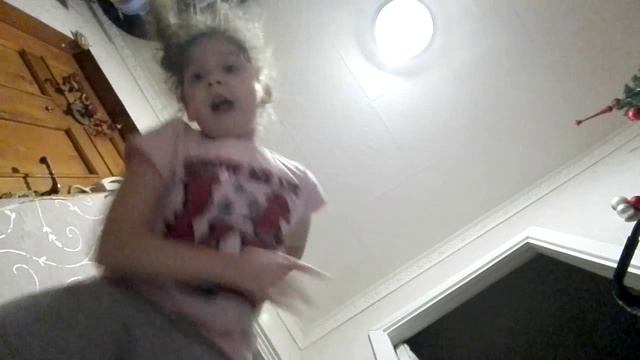 Я думаю что телефон сам включается смотреть онлайн