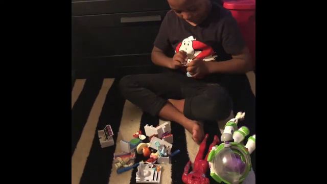 Watch as Lake builds the Toy Story 4 RV from McDonalds смотреть онлайн