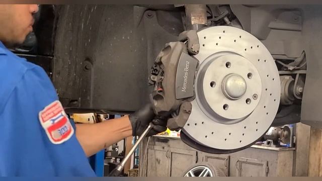 2014 MERCEDES E350 | HOW TO REPLACE FRONT BRAKE PADS AND SENSOR | VIN DADI | V-NATION смотреть онлайн