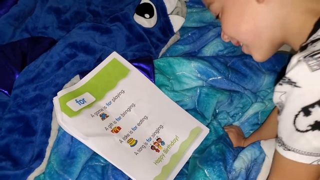 David does homework before bedtime!!! Давид делает домашку перед сном!!!