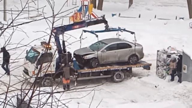 А говорят, плохо живем. Машины на помойку выбрасываем...