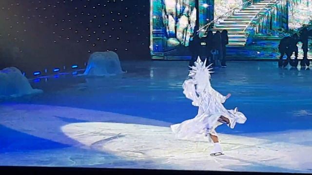 Снежная королева на льду | Дворец Спорта - Киев | 29.12.2017 - Появление Снежной королевы смотреть онлайн