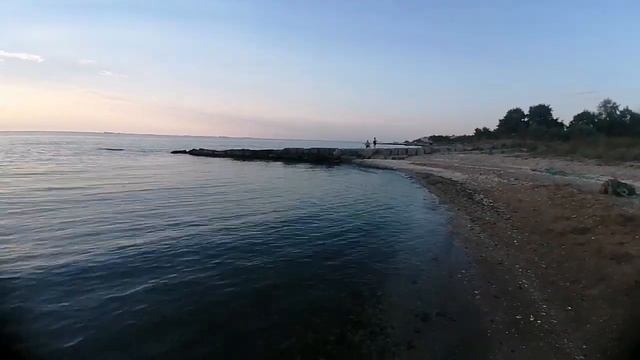 Краснодарский край, посёлок Ильич. Днём - работа в огороде, в доме, вечером едим на море смотреть онлайн