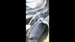 Audi Q7 2009. Замена электро-замка лючка бака