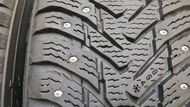 225/65/17 NOKIAN HAKKAPELIITTA 8 SUV